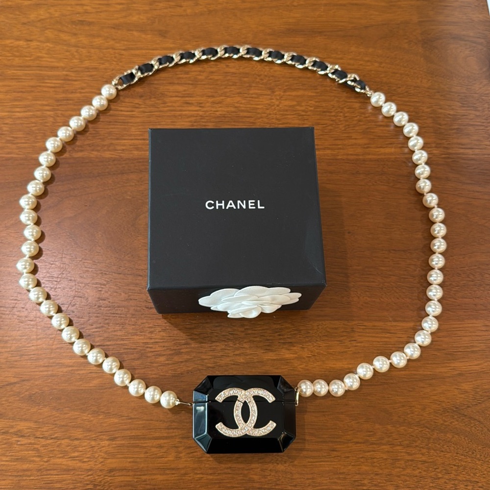 Chanel AirPods Pro Case Black with Pearl Chain